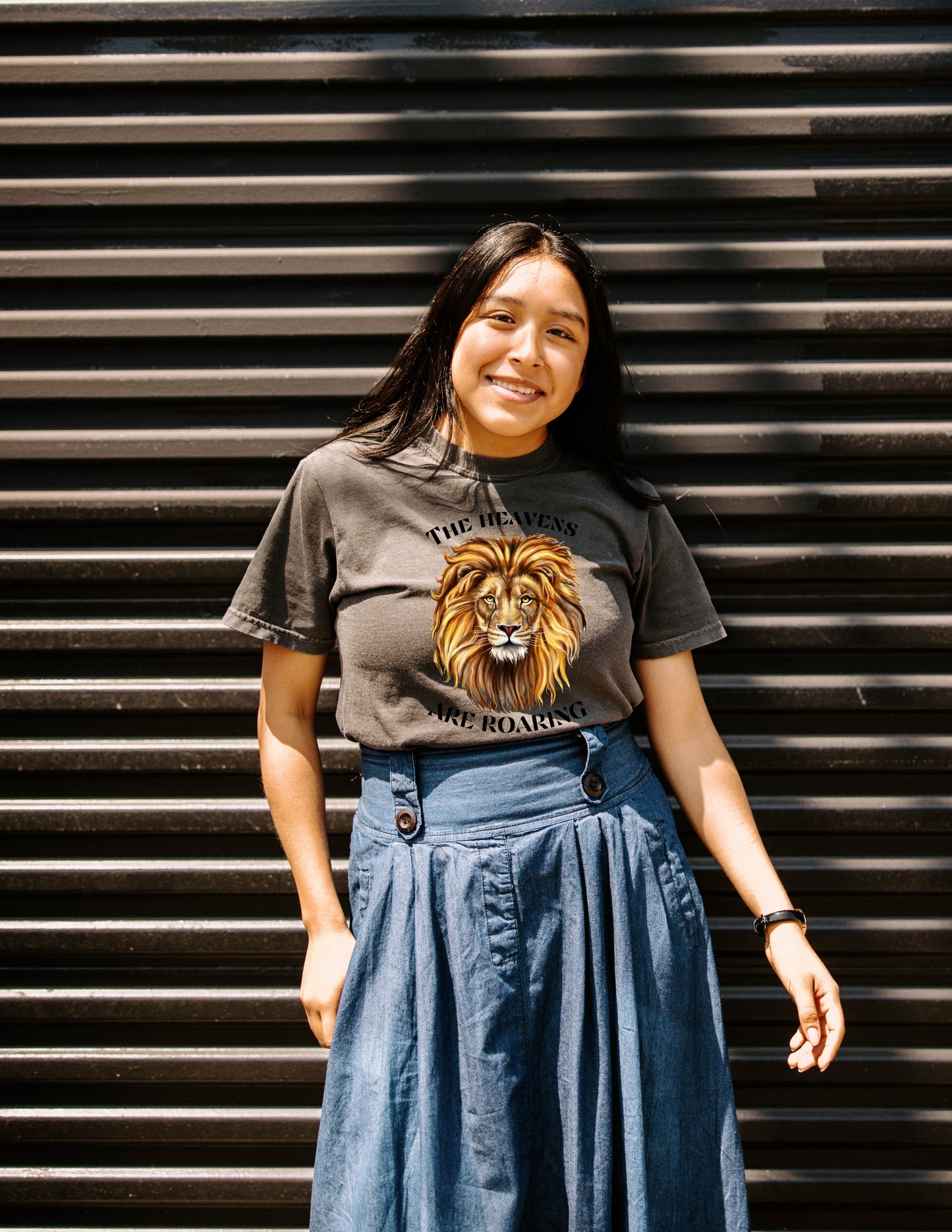 THE HEAVENS ARE ROARING LION, UNISEX T-SHIRT